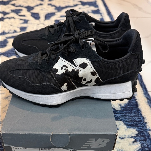 New Balance 327 Sneakers - Picture 2 of 5
